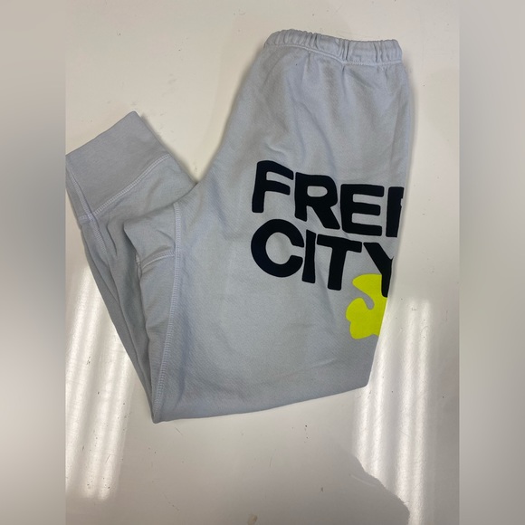 Freecity light gray capri pants - Picture 2 of 5